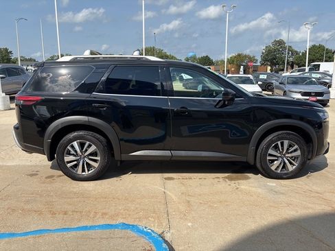 Used 2024 Nissan Pathfinder SL w/ Cargo Package image 2