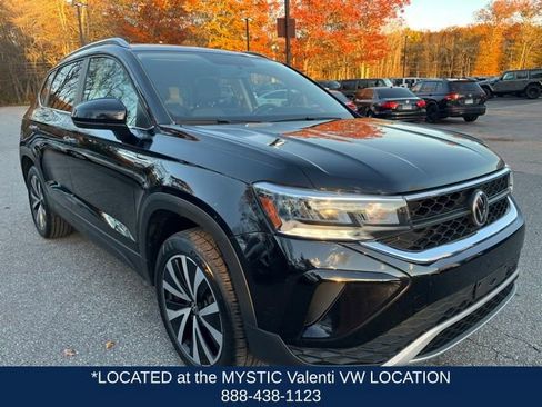 Certified 2022 Volkswagen Taos SE image 4