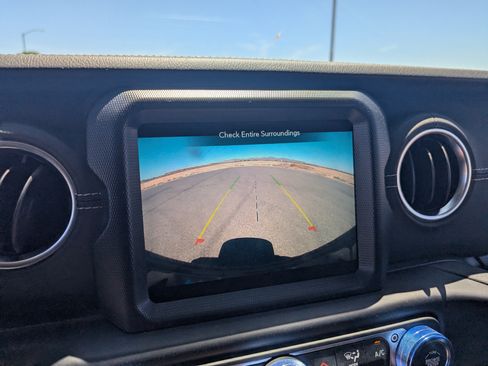 Used 2023 Jeep Wrangler Unlimited Sahara AWD/4WD image 25