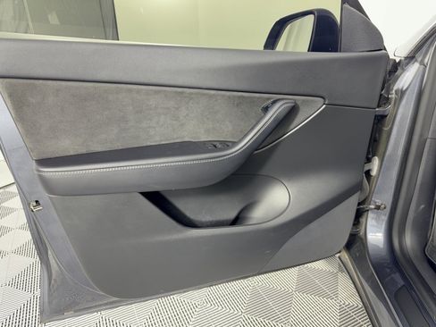 Used 2022 Tesla Model Y Long Range AWD/4WD image 14
