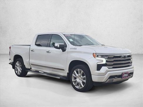 Used 2022 Chevrolet Silverado 1500 High Country w/ High Country Premium Package AWD/4WD image 3