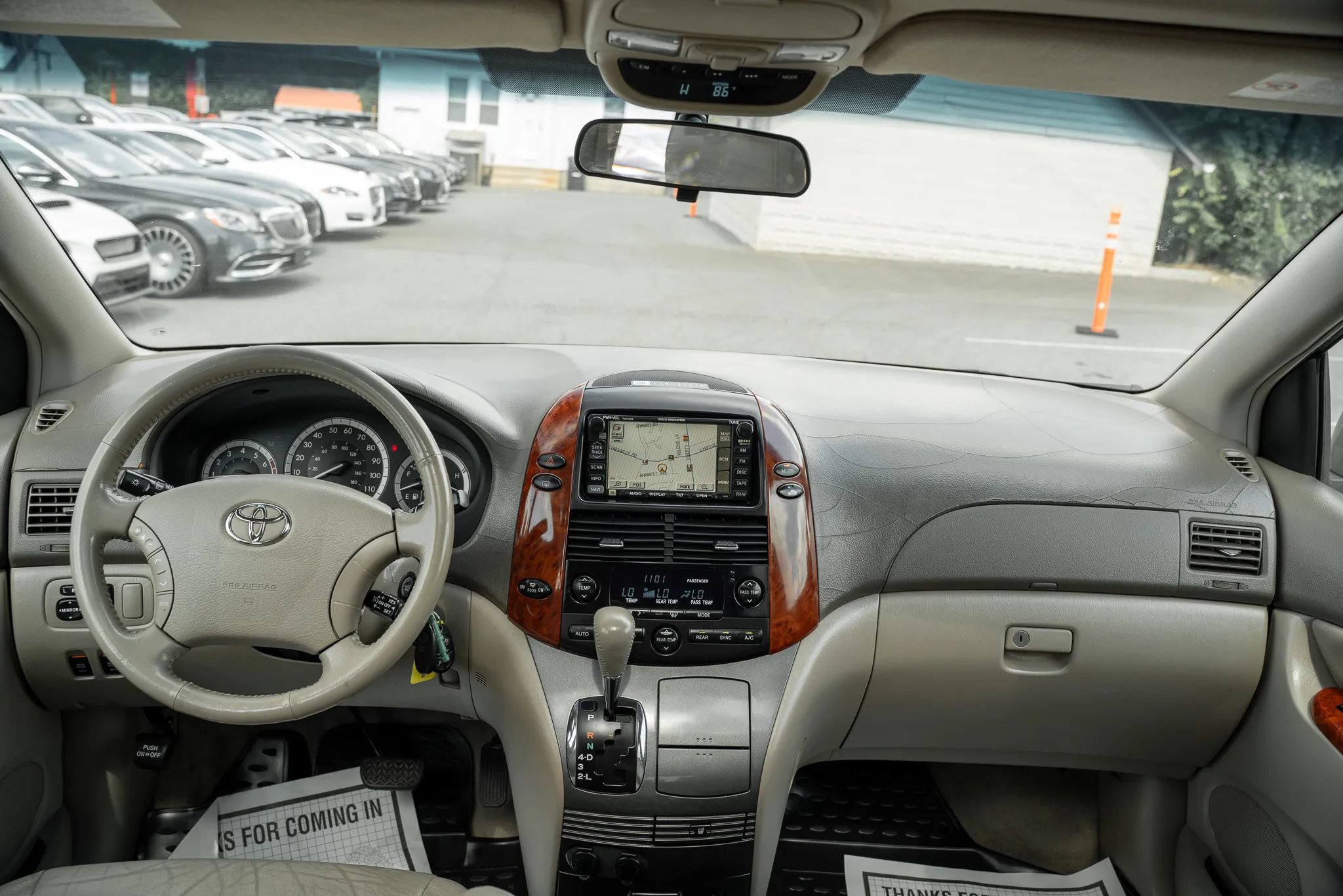 Used 2004 Toyota Sienna XLE w/ XLE Pkg 19 FWD image 16