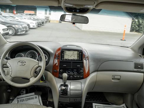Used 2004 Toyota Sienna XLE FWD image 16