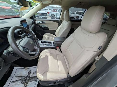 Certified 2024 Ford Explorer Platinum w/ Technology Package AWD/4WD image 8