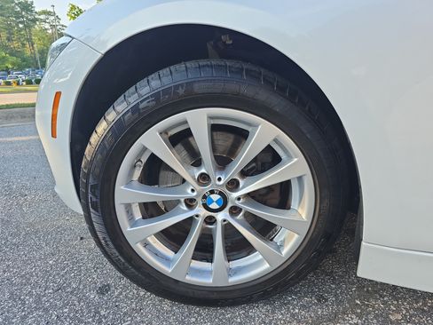Used 2017 BMW 320i xDrive Sedan AWD/4WD image 31