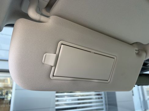 Certified 2025 Land Rover Range Rover Long Wheelbase SE image 23