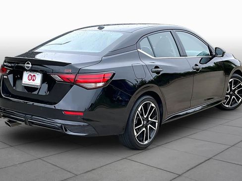 Used 2025 Nissan Sentra SR w/ SR Premium Package FWD image 13