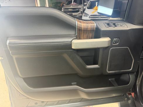 Used 2019 Ford F150 Lariat w/ Equipment Group 502A Luxury AWD/4WD image 47