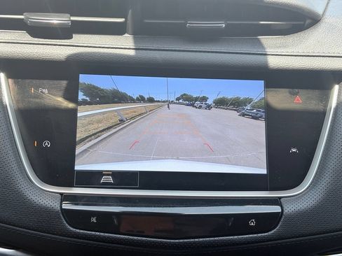 Used 2025 Cadillac XT6 Luxury FWD image 11
