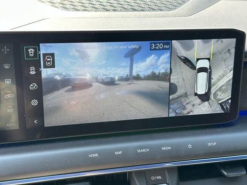 Used 2024 Kia EV9 Land image 29