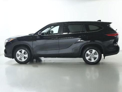Used 2023 Toyota Highlander L FWD image 38