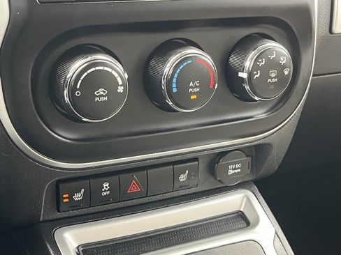 Used 2016 Jeep Compass Latitude image 4