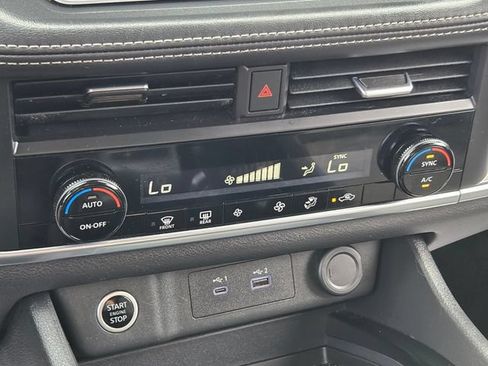 Used 2023 Nissan Rogue SV AWD/4WD image 29