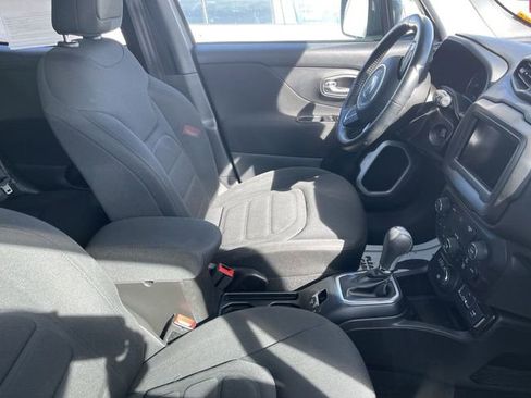 Used 2020 Jeep Renegade Latitude w/ Cold Weather Group image 11