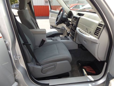 Used 2008 Jeep Liberty Sport AWD/4WD image 19