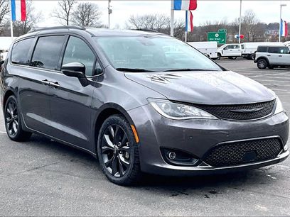 Used 2020 Chrysler Pacifica Limited w/ Advanced Safetytec Group
