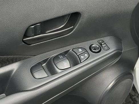 Certified 2025 Nissan Kicks Play S image 9