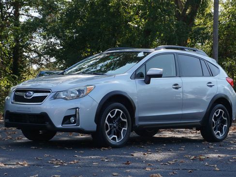 Used 2017 Subaru Crosstrek 2.0i Premium w/ Popular Package #1 AWD/4WD image 1