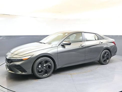 Used 2026 Hyundai Elantra SEL Sport Premium w/ Cargo Package FWD image 2