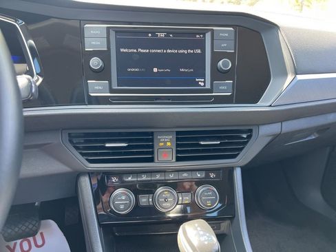 Used 2023 Volkswagen Jetta SE FWD image 20