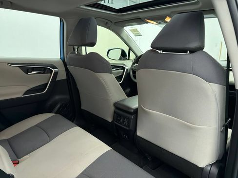 Used 2020 Toyota RAV4 XLE w/ Convenience Package FWD image 24