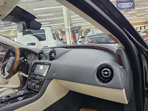 Used 2019 Jaguar XJ L Supercharged RWD image 21