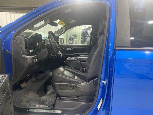 Used 2023 Chevrolet Silverado 1500 LT AWD/4WD image 2