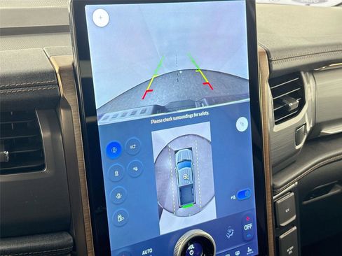 Used 2022 Ford F150 Lightning Lariat image 24