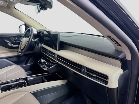 Used 2025 Lincoln Corsair FWD w/ Equipment Group 101A image 30