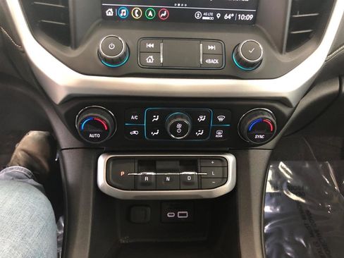 Used 2023 GMC Acadia SLT w/ Technology Package image 24