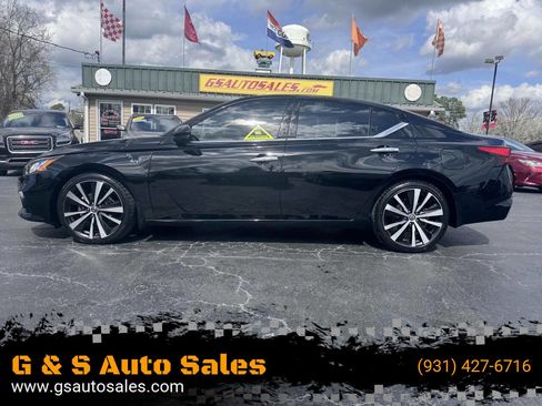 Used 2020 Nissan Altima 2.0 Platinum image 1
