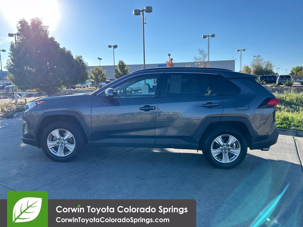 Used 2021 Toyota RAV4 XLE AWD/4WD image 4