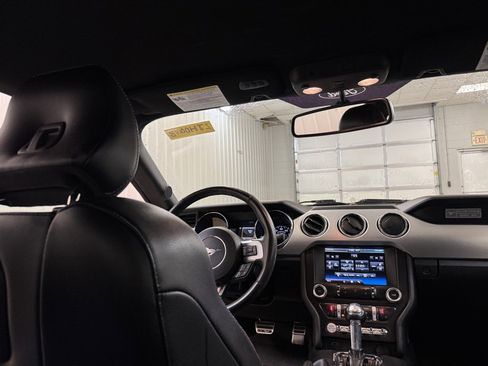 Used 2015 Ford Mustang Premium image 18