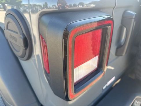Used 2021 Jeep Wrangler Sport AWD/4WD image 5