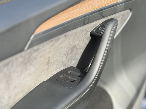 Used 2022 Tesla Model Y Performance image 28