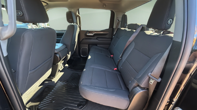 Used 2024 Chevrolet Silverado 1500 LT AWD/4WD image 19