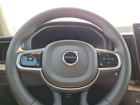 New 2026 Volvo XC60 B5 Plus w/ Protection Package Premier AWD/4WD image 18