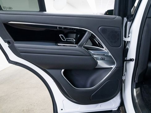 Used 2024 Land Rover Range Rover SE image 19