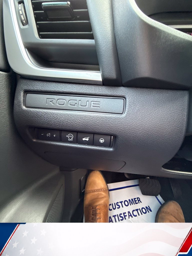 Used 2026 Nissan Rogue SV FWD image 17