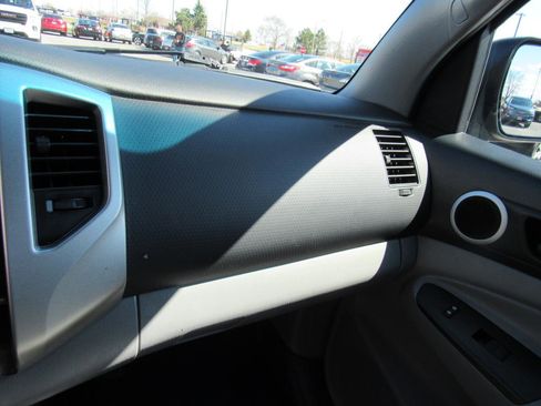 Used 2014 Toyota Tacoma 4x4 Access Cab w/ SR5 Package image 23