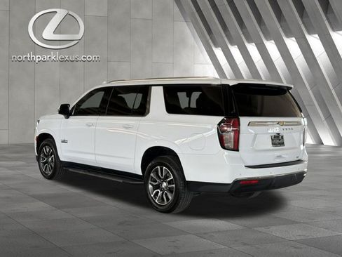 Used 2021 Chevrolet Suburban LT w/ LT Signature Package RWD image 2