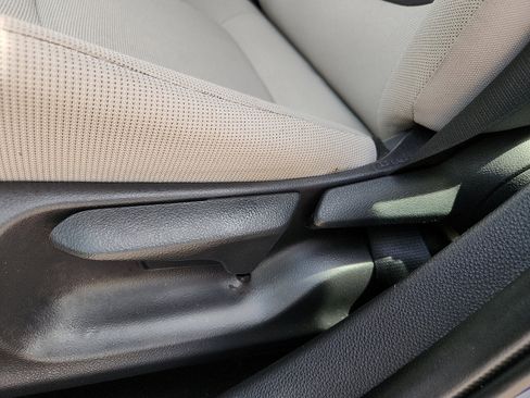 Used 2021 Toyota Corolla LE image 13