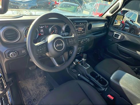 Used 2023 Jeep Gladiator Sport image 23
