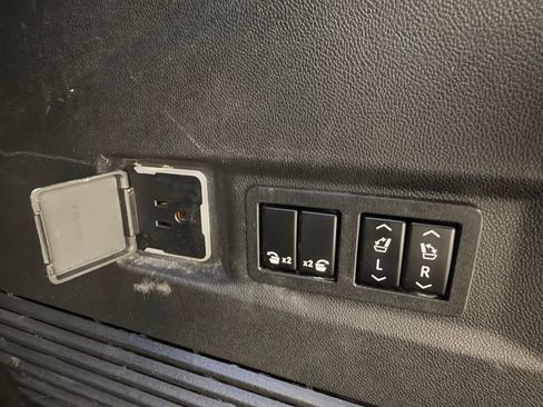 Used 2022 GMC Yukon SLT w/ SLT Luxury Package image 35