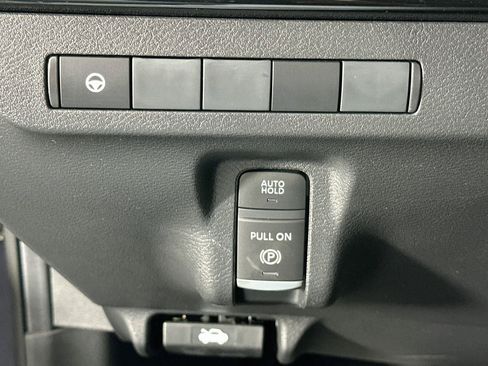 Used 2025 Nissan Murano SV AWD/4WD image 17