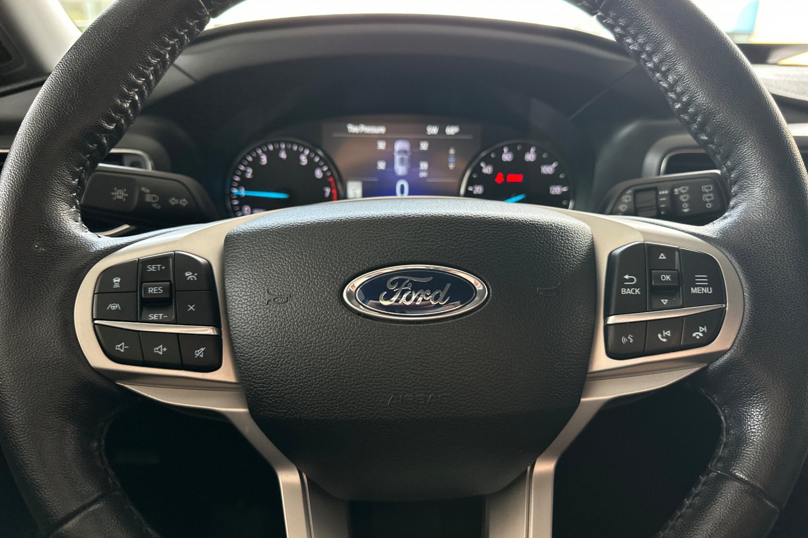Used 2022 Ford Explorer XLT w/ Equipment Group 202A RWD image 24