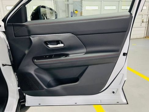 New 2026 Nissan Kicks SR FWD image 30