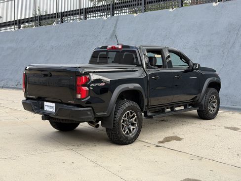 Used 2026 Chevrolet Colorado ZR2 w/ Technology Package AWD/4WD image 3