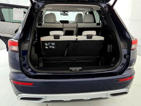 Used 2025 Mitsubishi Outlander SEL image 20