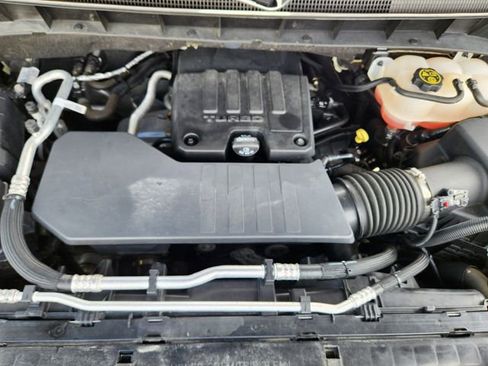 Used 2022 Chevrolet Silverado 1500 LT AWD/4WD image 16